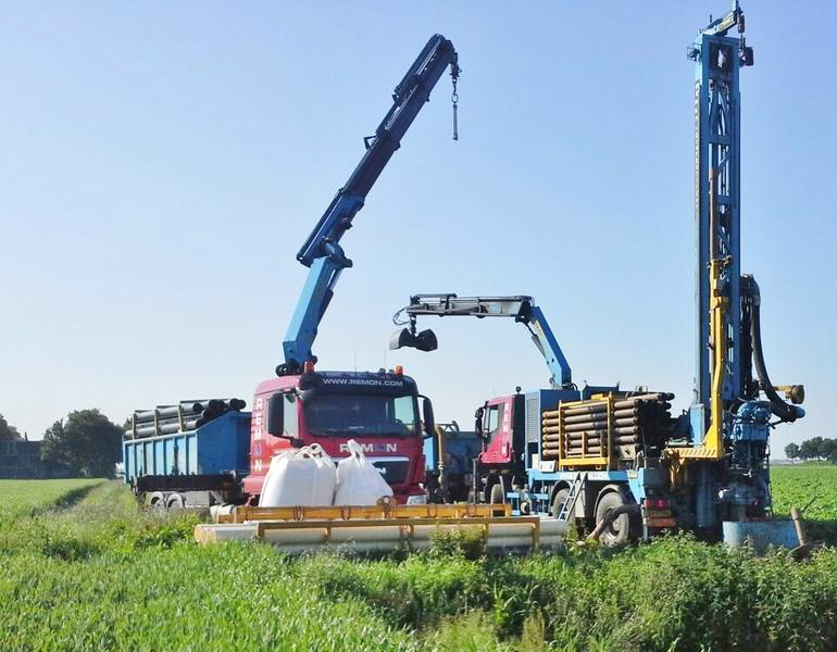 Remon boorstelling boort bron op het platte land